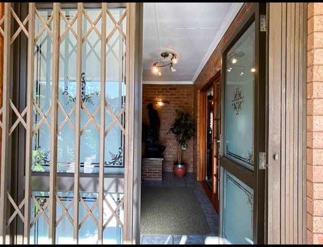 7 BEDROOM HOUSE FOR SALE IN KEMPTON PARK EXT 04